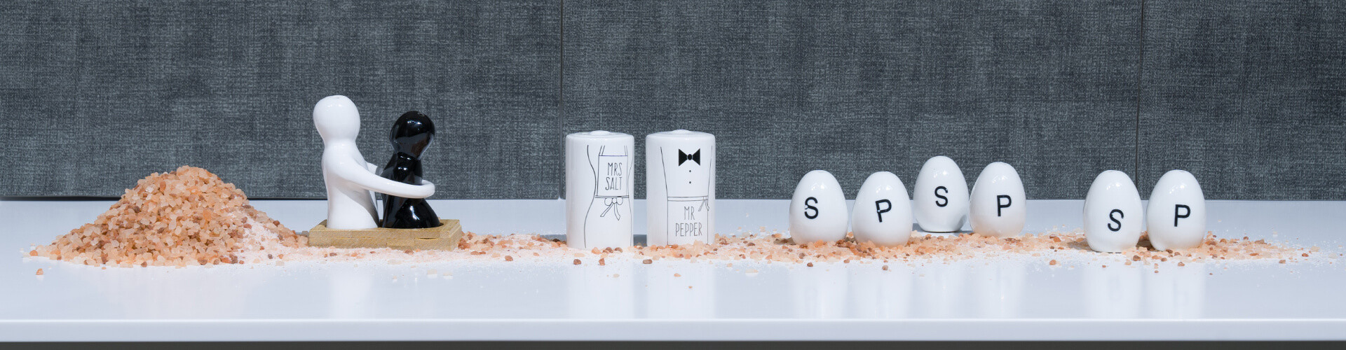 Salt and pepper shakers - ALANDEKO.com