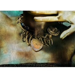 Glass pic. Gold-coloured beauty with leaf decorati, 80x120cm