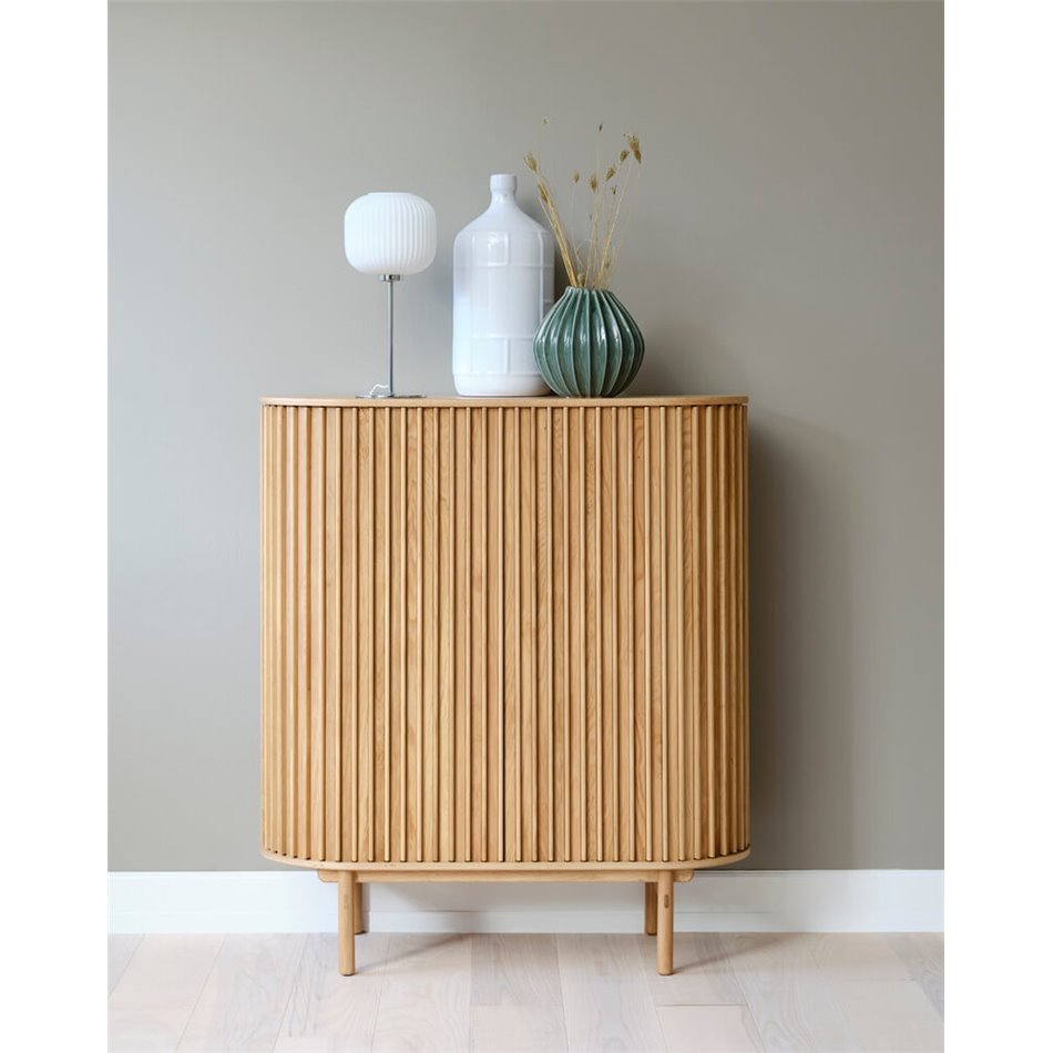 Шкаф Ukarno, натурального цвета, шпон дуба/массив дуба, H125х110х45см