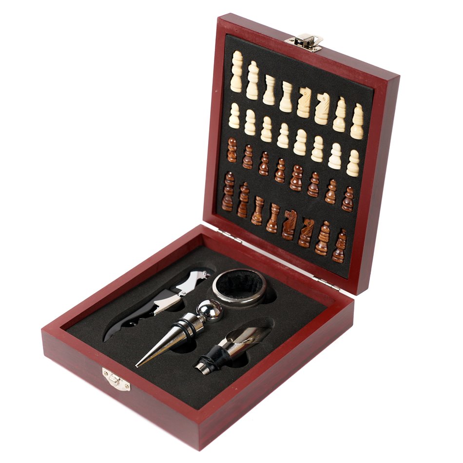 Wine set of 4, with chess board and pieces, H4.5x16.7x14.7cm