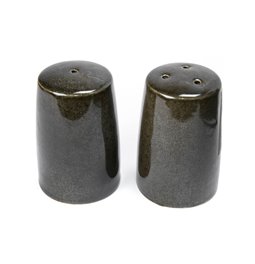 Two colored salt/pepper shaker, 6x8.5x6cm